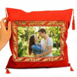 Fotoğraf Baskılı Kişiye Özel Kırmızı Kare Yastık